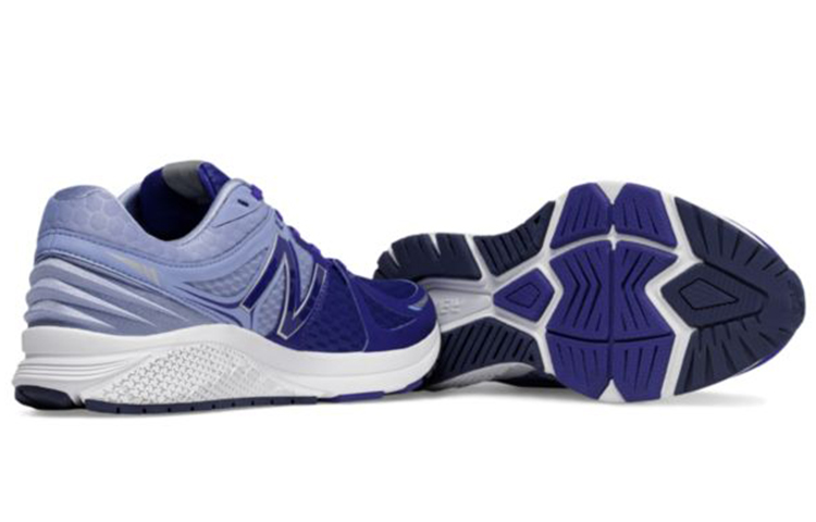 Shop New Balance Vazee Prism 低幫跑步鞋 女款 灰藍色