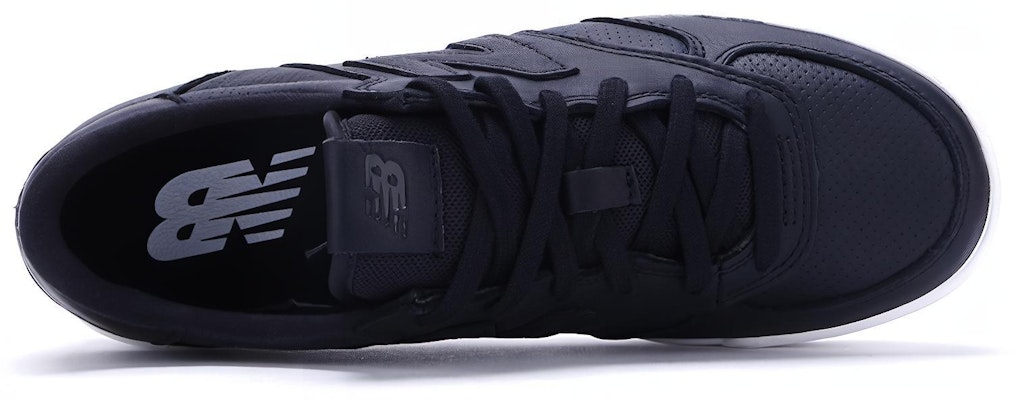 (W) New Balance W-LIFESTYLE 'Negro Blanco' WRT300SA Lookbook (W) New Balance W-LIFESTYLE 'Negro Blanco' WRT300SA