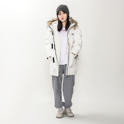 (W) Chaqueta blanca de invierno New Balance con capucha y cuello de piel. AWJ14352-NMC 4