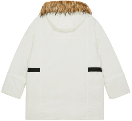 (W) Chaqueta blanca de invierno New Balance con capucha y cuello de piel. AWJ14352-NMC Lookbook (W) Chaqueta blanca de invierno New Balance con capucha y cuello de piel. AWJ14352-NMC