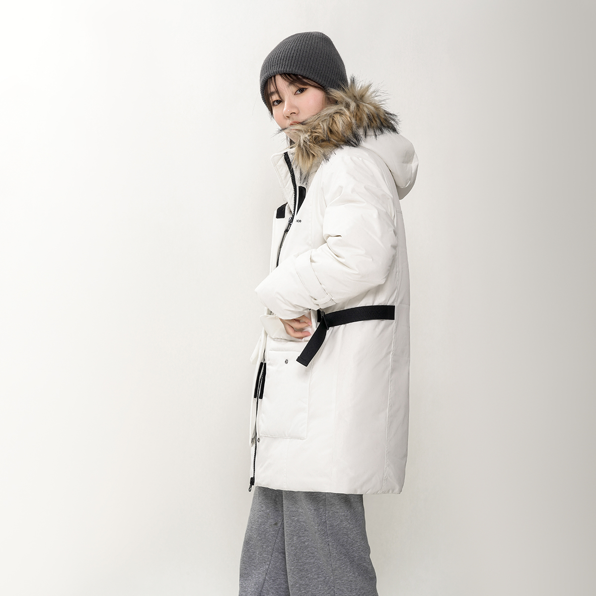 Shop (W) Chaqueta blanca de invierno New Balance con capucha y cuello de piel. AWJ14352-NMC