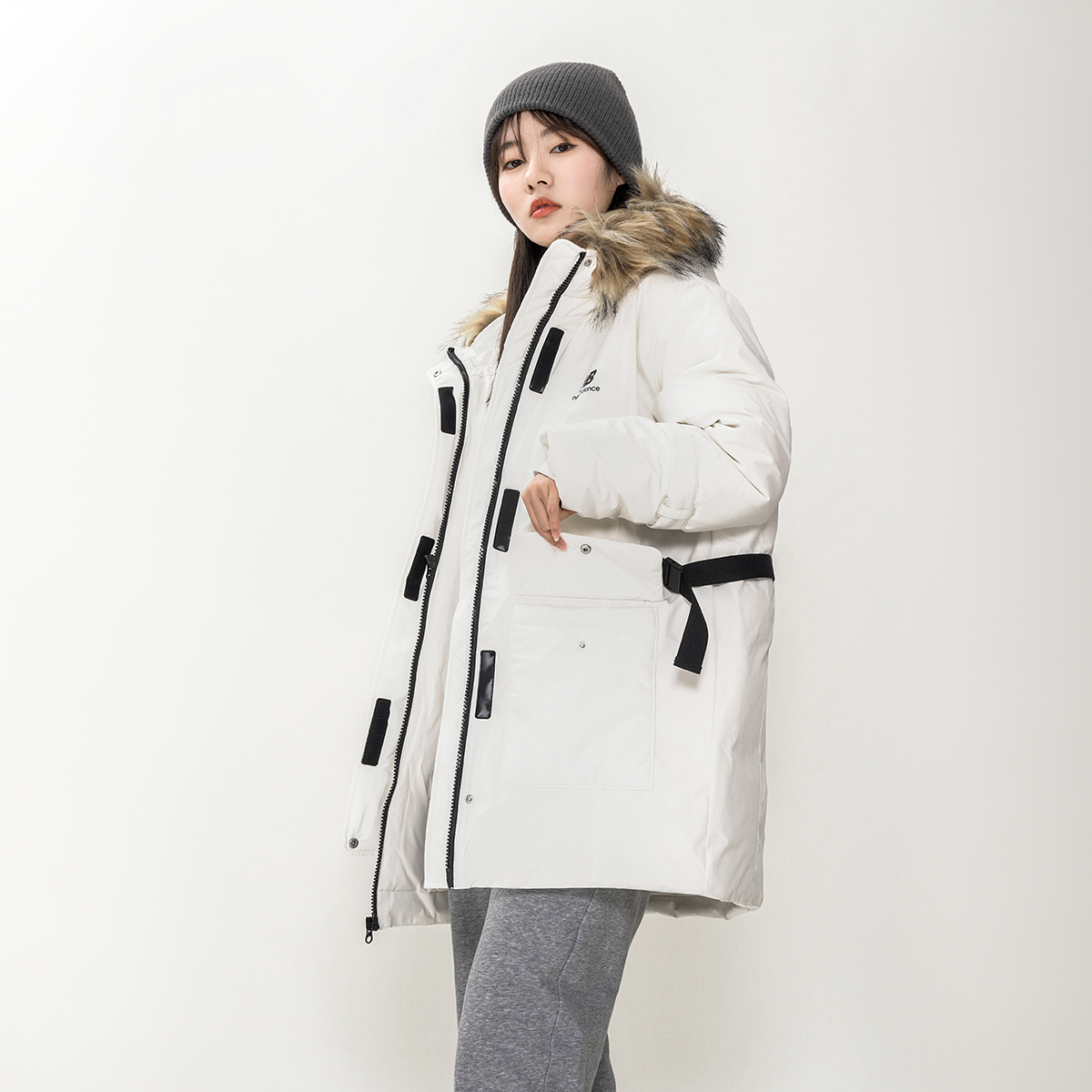 Cheap (W) Chaqueta blanca de invierno New Balance con capucha y cuello de piel. AWJ14352-NMC