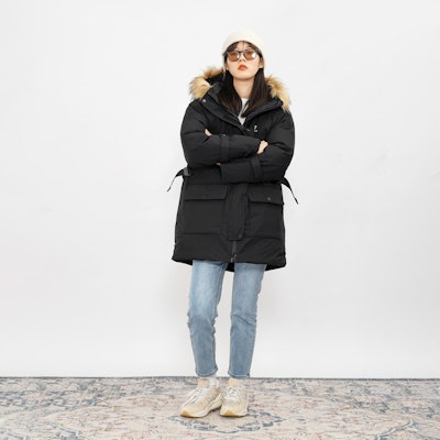 (W) New Balance Jaket Musim Sejuk Hitam dengan Hood Bulu Hangat. AWJ14352-BK 3