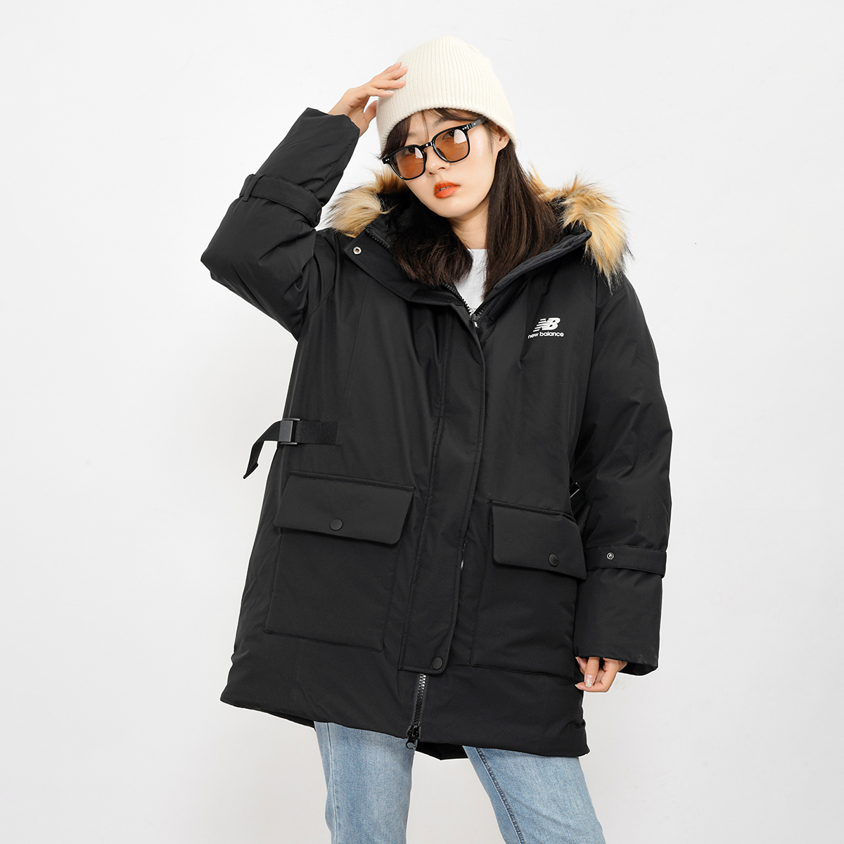 Shop (W) New Balance Jaket Musim Sejuk Hitam dengan Hood Bulu Hangat. AWJ14352-BK