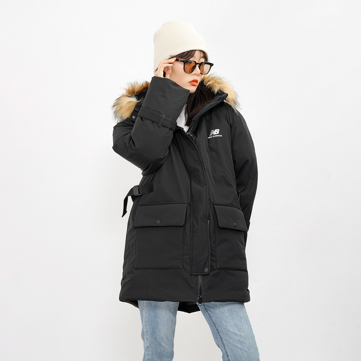 Purchase (W) New Balance Jaket Musim Sejuk Hitam dengan Hood Bulu Hangat. AWJ14352-BK