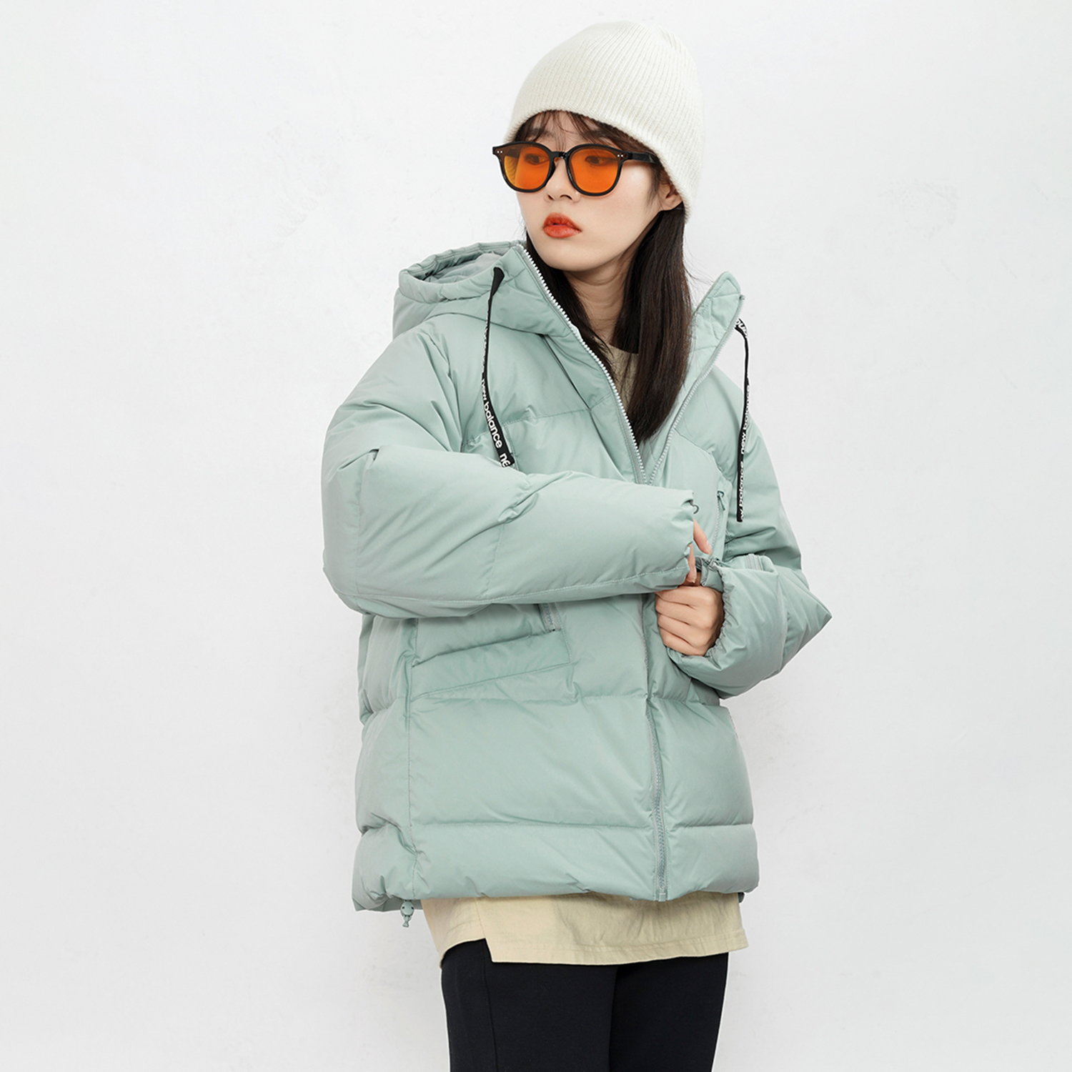 (Women) New Balance Winter Down Jacket Solid Color Drawstring Hoodie Green. AWJ14361-NTD 圖 4