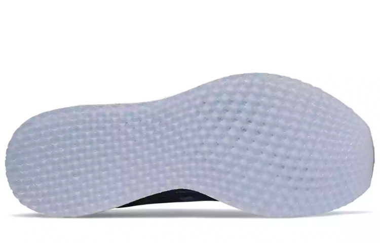 Shop New Balance NB Fresh Foam Zante 追求 D寬 防滑輕便 低筒 跑步鞋 女款 黑