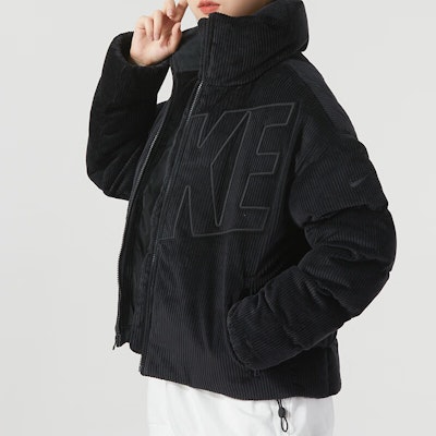 (W) Nike 黑色燈芯絨短款羽絨外套休閒簡約款式 FD8214-010 Sizing (W) Nike 黑色燈芯絨短款羽絨外套休閒簡約款式 FD8214-010