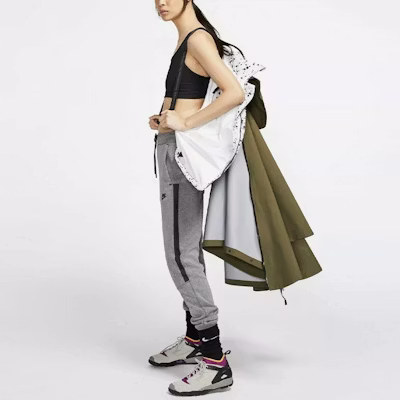 (W) Nike ACG Jaket 2-in-1 Olive dengan Rompi dan Hoodie AR4542-395 1