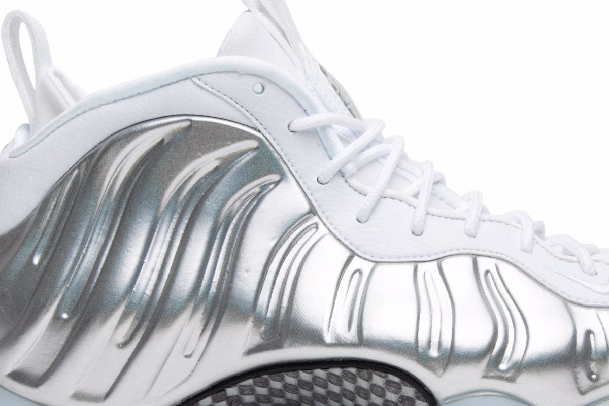 (Women) Nike Air Foamposite One Chrome White AA3963-100