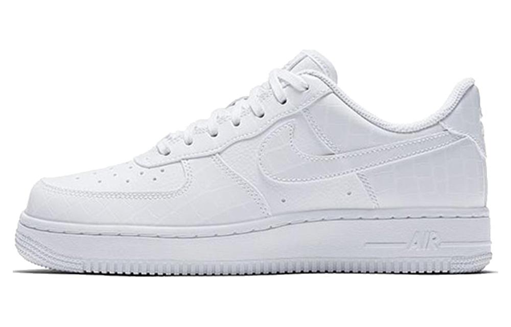(W) Nike Air Force 1 07 ESS 'White'