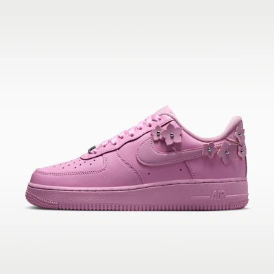 (W) Nike Air Force 1 ''07「Floret」粉紅泡沫/金屬銀/粉紅色配色 IR8637-600 Buy (W) Nike Air Force 1 ''07「Floret」粉紅泡沫/金屬銀/粉紅色配色 IR8637-600