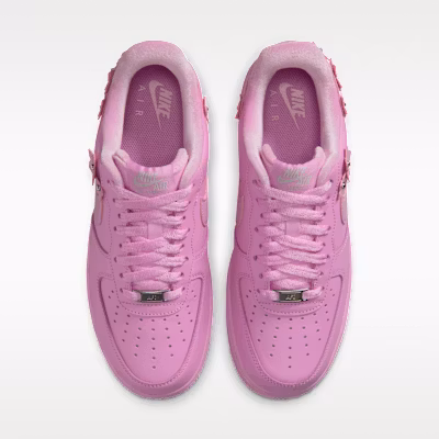 (W) Nike Air Force 1 ''07「Floret」粉紅泡沫/金屬銀/粉紅色配色 IR8637-600 Shop (W) Nike Air Force 1 ''07「Floret」粉紅泡沫/金屬銀/粉紅色配色 IR8637-600