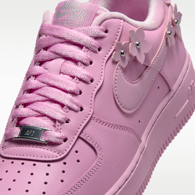 Sizing (W) Nike Air Force 1 ''07「Floret」粉紅泡沫/金屬銀/粉紅色配色 IR8637-600