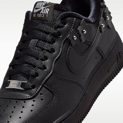 Sizing (W) Nike Air Force 1 ''07 "Florette" 黑色/灰黑/金屬銀/黑 IR8637-001