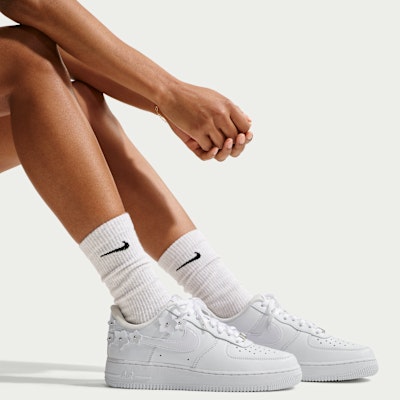 (W) Nike Air Force 1 ''07 "Florette" 白色/狼灰銀/花卉設計運動鞋 IR8637-100 1