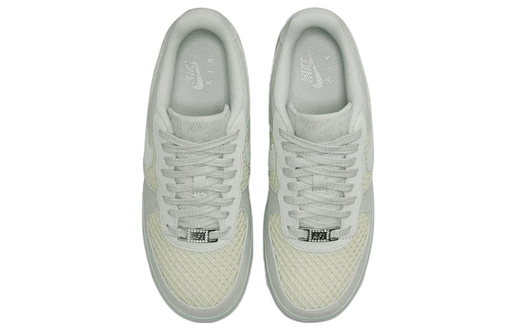 Shop (W) 나이키 에어포스 1 '07 '라이트 실버' DX4108-001