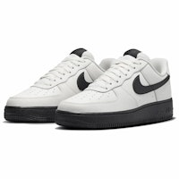 (W) Nike Air Force 1 '07 'Phantom Black' dalam warna Hitam Fiksyen HJ7180-030 Lookbook (W) Nike Air Force 1 '07 'Phantom Black' dalam warna Hitam Fiksyen HJ7180-030