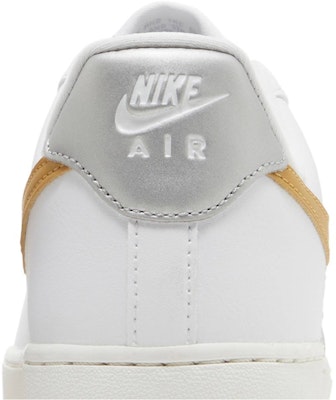 (W) ナイキ エアフォース1 '07 白/メタリックゴールド DD8959-106 Sizing (W) ナイキ エアフォース1 '07 白/メタリックゴールド DD8959-106