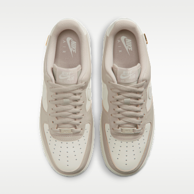 Shop (W) Nike Air Force 1 ''07 Crème/Or Métallisé/Sail IV5197-200