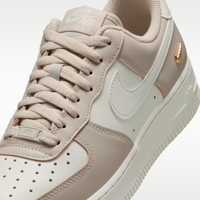 Sizing (W) Nike Air Force 1 ''07 Crème/Or Métallisé/Sail IV5197-200