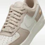 Sizing (W) Nike Air Force 1 ''07 Crème/Or Métallisé/Sail IV5197-200