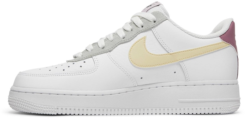 (W) ナイキ エアフォース1 '07 エッセンシャル "ホワイト/レモン" DN4930-100 Lookbook (W) ナイキ エアフォース1 '07 エッセンシャル "ホワイト/レモン" DN4930-100