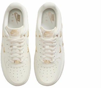 (W) Nike 空军1 '07 LX '迷你钩 - 金属金色' FV3654-111 Shop (W) Nike 空军1 '07 LX '迷你钩 - 金属金色' FV3654-111