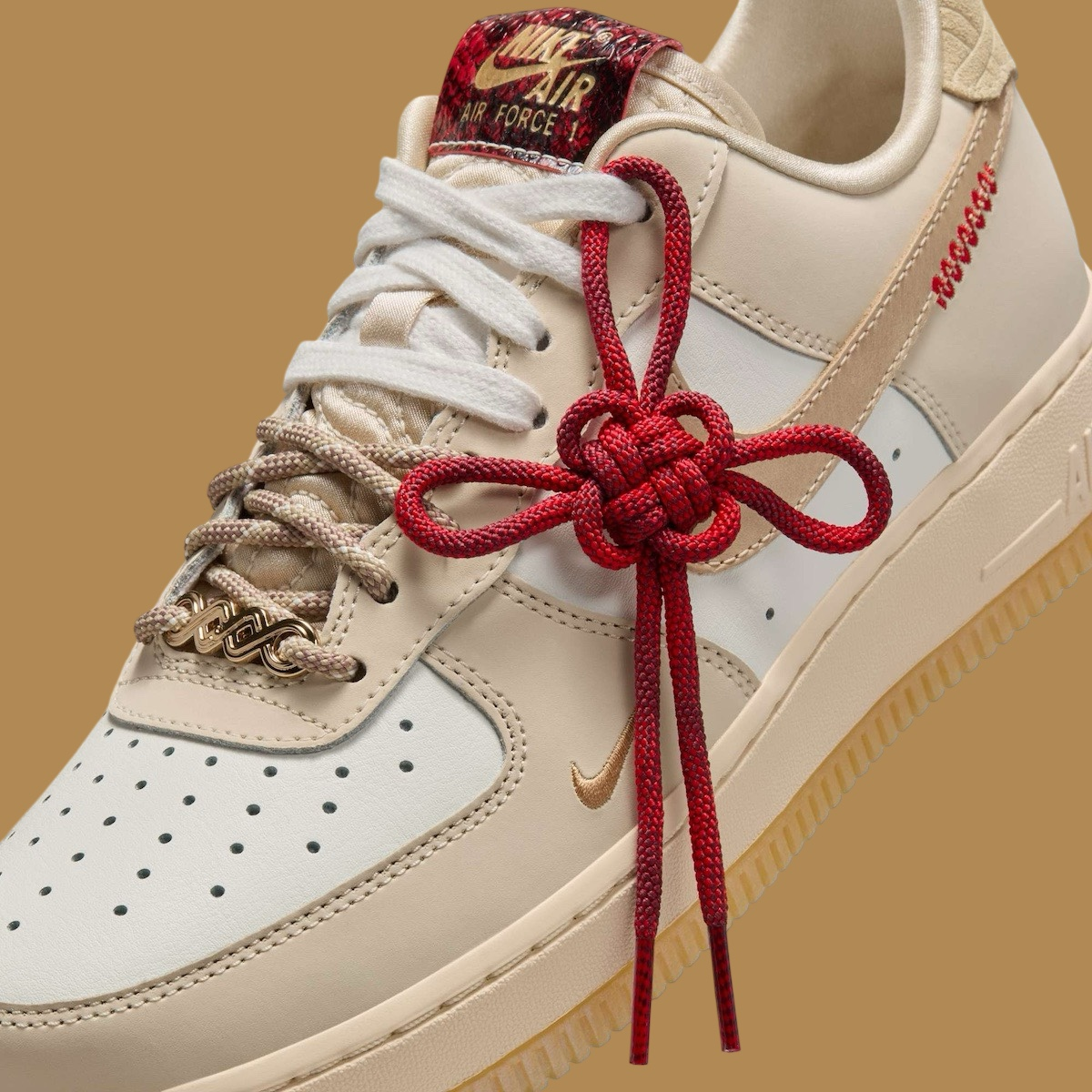 Sizing (W) Nike Air Force 1 ’07 LX ''Jaar van de Slang'' HV5990-172