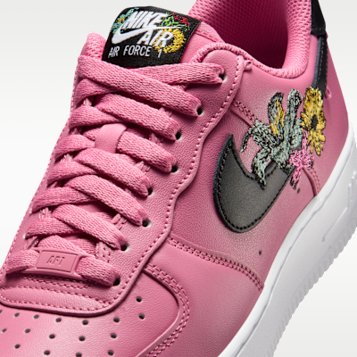 Sizing (W) 나이키 에어 포스 1 ''07 프리미엄 "플라워스" 피니/메탈릭 골드/화이트/블랙 IB6644-600