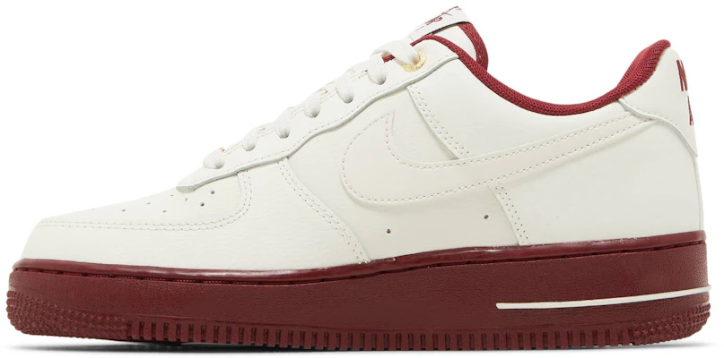 (W) ナイキ エアフォース1 '07 SE 40周年記念 セイル/チームレッド DQ7582-100 Lookbook (W) ナイキ エアフォース1 '07 SE 40周年記念 セイル/チームレッド DQ7582-100