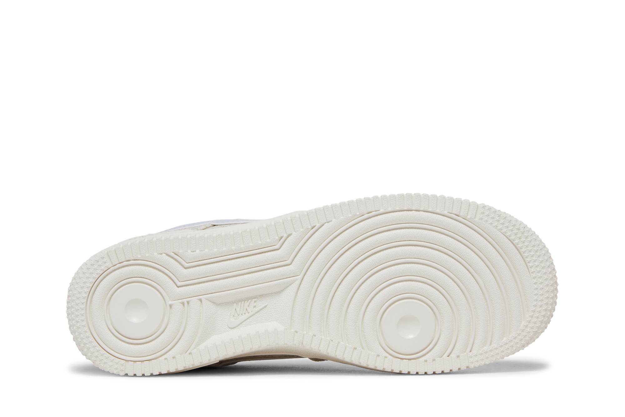 Shop (W) ナイキ エアフォース1 '07 SE 花刺繍
(Nike Eafōsu 1 '07 SE Hana Shishū) DR6402-900