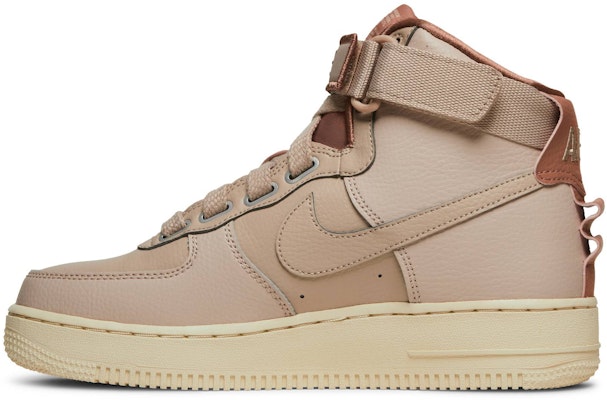 (W) 耐克空军一号高帮实用版 粒子米色 AJ7311-200 Lookbook (W) 耐克空军一号高帮实用版 粒子米色 AJ7311-200