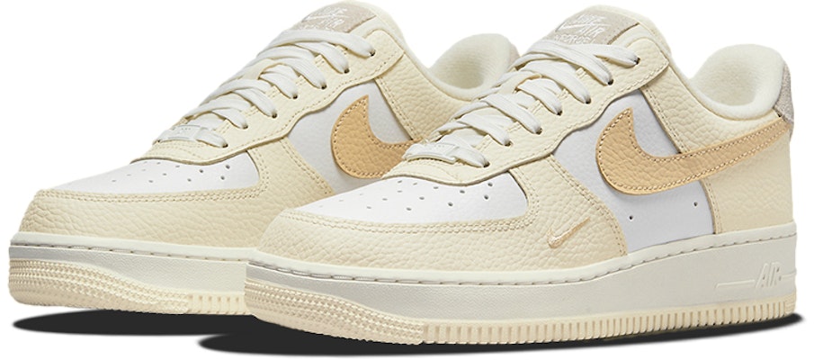(W) Nike Air Force 1 Low '07 'Coconut Milk' Sepatu Pria Wanita DX8953-100 Lookbook (W) Nike Air Force 1 Low '07 'Coconut Milk' Sepatu Pria Wanita DX8953-100