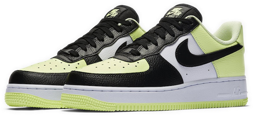 (W) ナイキ エアフォース1 '07 LV8 "ベアリーボルト" CW2361-700 Lookbook (W) ナイキ エアフォース1 '07 LV8 "ベアリーボルト" CW2361-700