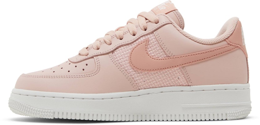 (W) 나이키 에어 포스 1 로우 '자수' DJ9945-600 Lookbook (W) 나이키 에어 포스 1 로우 '자수' DJ9945-600