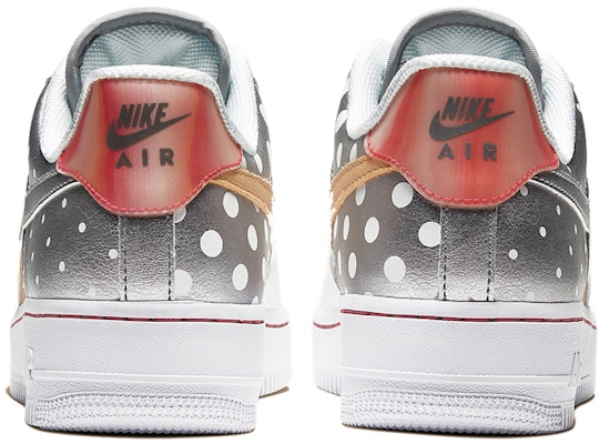 Nike Air Force 1 低筒 板鞋 女款 白灰色 Shop Nike Air Force 1 低筒 板鞋 女款 白灰色