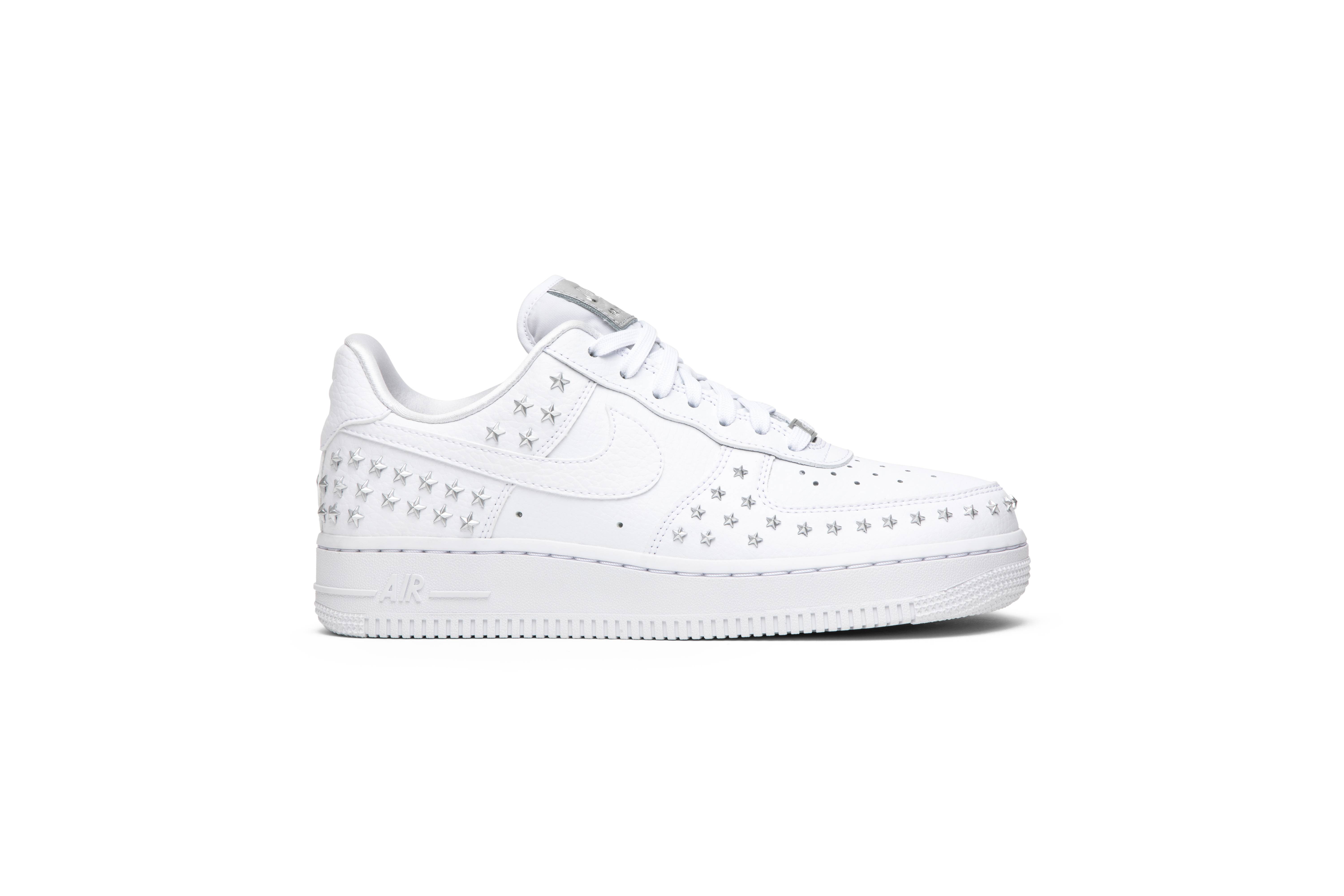 Buy (W) ナイキ エアフォース1 'スタースタッズ' (Nike Eafōsu 1 'Sutāsutazzu') AR0639-100
