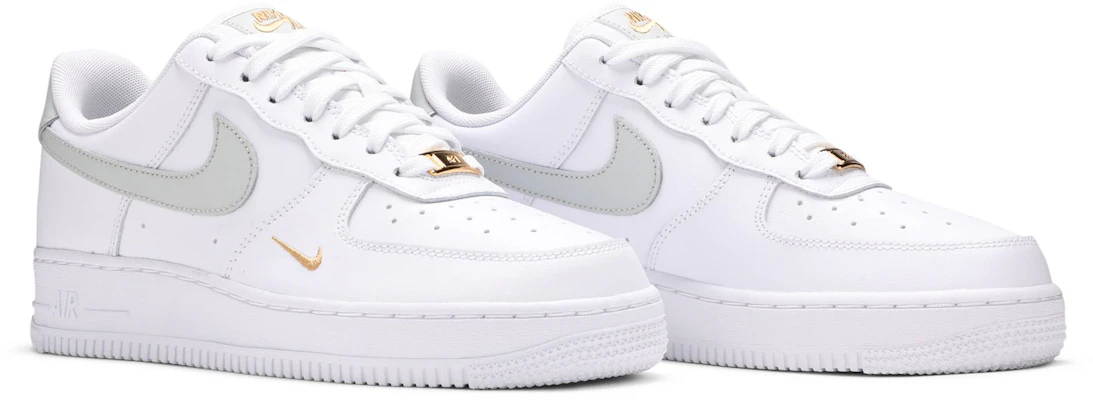 Nike air force 2025 1 low gold swoosh