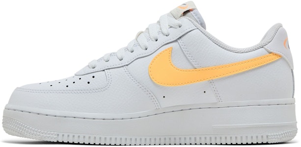 Nike Air Force 1 Low 白甜瓜 耐磨透氣 低筒 板鞋 男款 白黃 Lookbook Nike Air Force 1 Low 白甜瓜 耐磨透氣 低筒 板鞋 男款 白黃