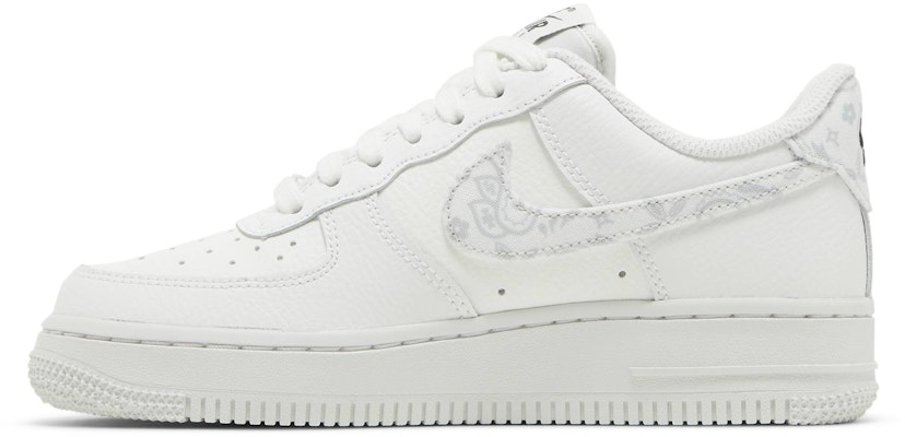 (W) ナイキ エアフォース1 ロー "ホワイトペイズリー" (ウィメンズ) DJ9942-100 Lookbook (W) ナイキ エアフォース1 ロー "ホワイトペイズリー" (ウィメンズ) DJ9942-100