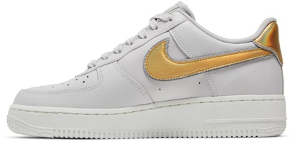(W) エアフォース1 ロー メタリック プラチナ/ゴールド AR0642-001 Lookbook (W) エアフォース1 ロー メタリック プラチナ/ゴールド AR0642-001