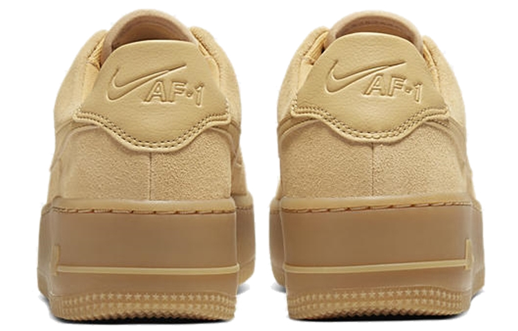 Shop (W) 耐克空军一号Sage Low '俱乐部金' CT3432-700