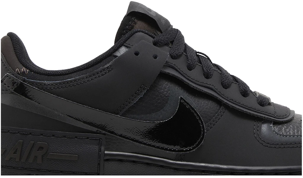 (W) Nike Air Force 1 Shadow 'Triple Black' Zapatillas Negras Total. FB7582-001 Lookbook (W) Nike Air Force 1 Shadow 'Triple Black' Zapatillas Negras Total. FB7582-001