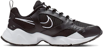 Shop Nike Air Heights 低筒運動休閒鞋 女款 黑白
