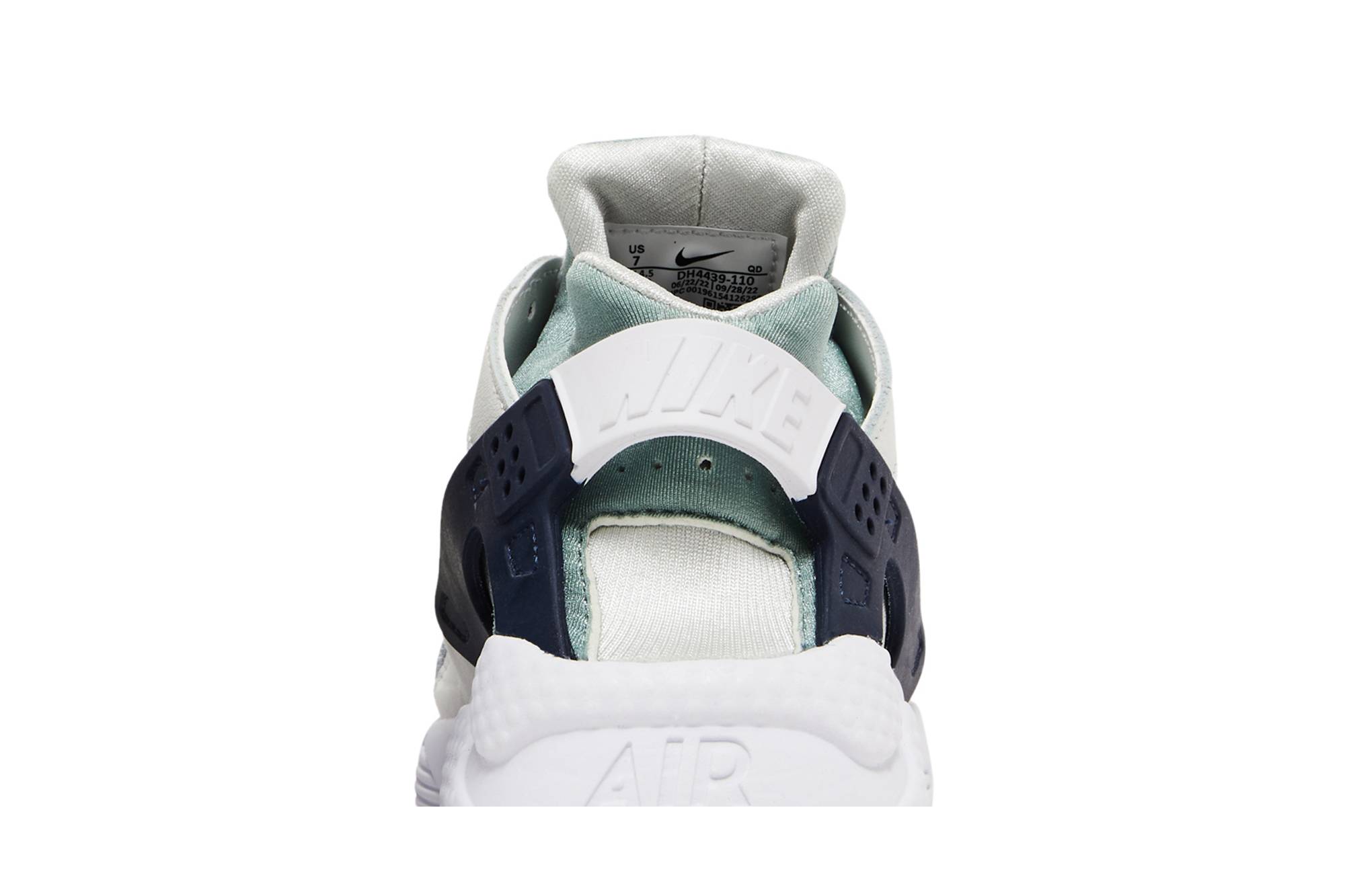 Sizing (W) Nike Air Huarache 'Verde Mica' DH4439-110