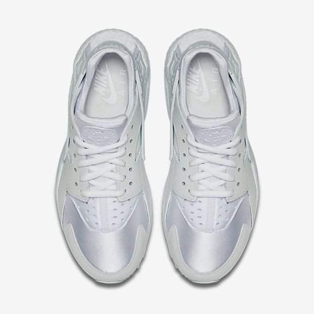 Shop (W) Nike Air Huarache ''Blanc'' 683818-100