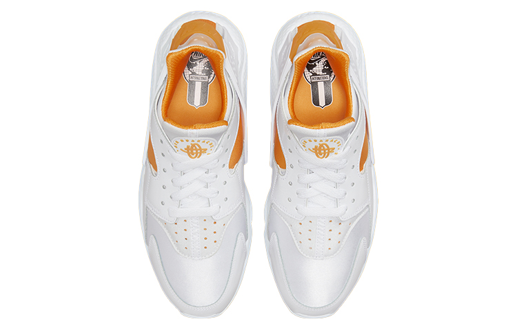 Shop （女性）Nike Air Huarache '白色 大學金' DR5727-100