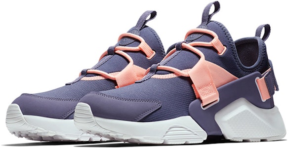 (W) Nike Air Huarache City Low 'Carbono Claro' AH6804-012 Lookbook (W) Nike Air Huarache City Low 'Carbono Claro' AH6804-012