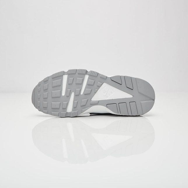 Shop (Women) Nike Air Huarache Run SE 'Metallic Silver' 859429-002